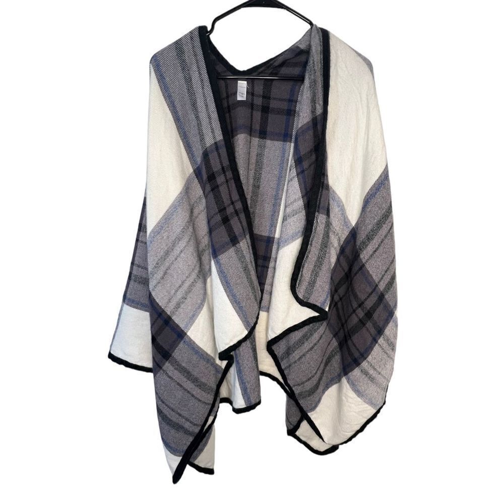 Attention Plaid Warm Grey, White, and Blue Fuzzy Sweater Blanket